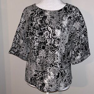 Cotton Innovation Black/White Top Size Small​​​